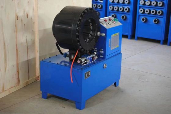 Hidraulik 4 Inch 4-102 mm 4 Lapisan Selang Ukuran Besar Mesin Crimping Selang Berliku Industri 4 kw Struktur kompak