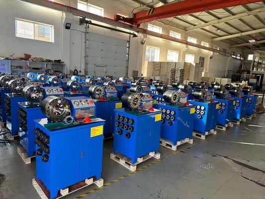 2 Inch 6-51mm Mesin Crimping Selang Karet Listrik 600T Crimping Force Dengan Ukuran adalah 860 * 640 * 1300 mm Dengan 10 set mati