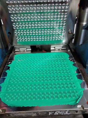Warna Hijau NBR/FKM/FFKM Karet O Rings OEM/ODM Percetakan Kompresi dengan ketahanan minyak yang baik 16-30 N/mm Kekuatan robek