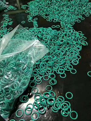 Green NBR/FKM/FFKM Material Rubber O Rings OEM/ODM Compression Molding dengan ketahanan minyak yang baik 16-30 N/mm Kekuatan robek