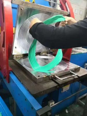 Harga yang bagus NBR/FKM/FFKM/EDPM/SI Green Rubber O Rings OEM/ODM Compression Molding dengan ketahanan minyak yang baik 16-30 N/mm Kekuatan robek on line