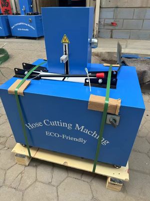 2 inci Blue Skiving Dan 4 Lapisan Mesin Pemotong Selang Karet Listrik Dengan Kontrol Tombol Lanjutan Dan Ramah Pengguna