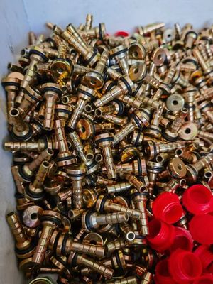 Bahan baku dan ukuran yang berbeda Adaptor benang yang disesuaikan / Fittings selang hidrolik Fittings selang hidrolik Ferrule