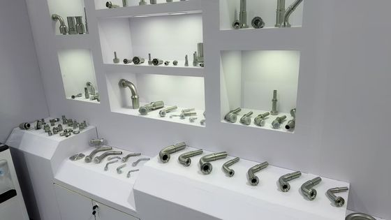 Adaptor benang khusus/Fittings selang hidrolik Fittings selang hidrolik Ferrule Fittings Bentuk yang sama 1/4 ′′ lurus, 45 °, 90 ° Ukuran yang berbeda