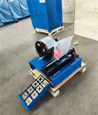 Mesin Crimping Selang Manual 600T Efisiensi Tinggi Warna Biru 2 Inci Dengan Rentang Crimping 6-51mm Dan 10 Dies yang Dapat Dipertukarkan Untuk Aplikasi Hidraulik