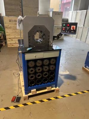Tekanan sistem 31.5MPa dan mesin crimping selang AC super tipis dengan 1500T crimping force