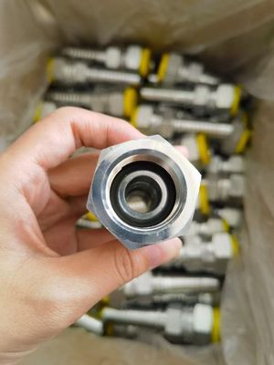 Harga yang bagus Standar Baja Karbon Fittings Selang Hidraulik Pipa Minyak Besar Gabungan Steel Brake Line Adaptor on line