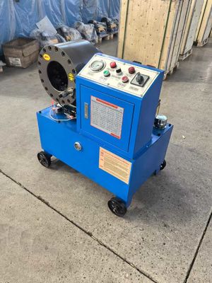 Dengan 4 roda proses penempaan satu-potongan tanpa titik las satu-potongan dibentuk bahan kekerasan tinggi tahan aus pompa minyak tekanan selang mesin crimping Dx68 selang Crimper