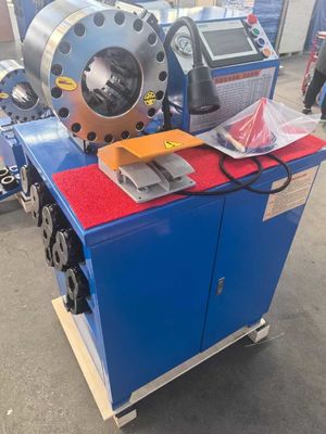 Harga yang bagus Sistem Kontrol PLC 2 Inch Model Tinggi Biru Warna 10 Dies Hidraulik Hose Crimping Machine Dengan 600T Crimping Force on line