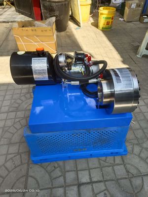 Harga yang bagus Mesin Crimping Hidrolik Selang 1 Inci 7 Dies 1-4 Lapis / Mesin Crimping Selang Tekanan Tinggi 6-25mm Dengan Warna Biru 12v/24V on line