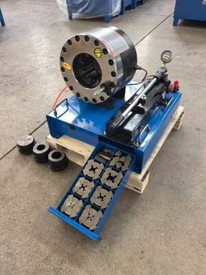 2 Inci Warna Biru Efisiensi Tinggi 600 Ton Kekuatan Tekanan Mesin Crimping Selang Manual 0 Tegangan Dari Rentang Crimping 6-51mm Dan 10 Dies yang Dapat Dipertukarkan Untuk Aplikasi Hidraulik