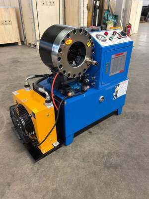 Crimper Selang Hidrolik Elektrik Warna Biru DX68 2 Inci dengan Pendingin Evaporatif untuk Produksi Massal Kapasitas Lebih Besar 6-51Mm Akurasi 10 Dies dan Efisiensi 200 Buah Per Jam