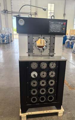 Model Ketebalan Super 3 Inci Kontrol PLC Mesin Crimping Selang Hidraulik Dengan Rentang Crimping 6-76mm Warna Hitam Kekuatan Tekanan Lebih Besar Dan Pembukaan Maks 165mm 15 Mati