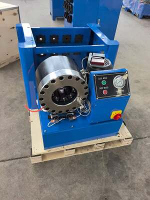 Harga yang bagus Kisaran Crimping 2 Inci Hingga 51Mm Warna Biru 220V/240V/380V/415V Tegangan Mesin Crimping Selang Hidrolik Sistem Kontrol Botton Dengan Alat Cetakan Perubahan Cepat Dan Rak Dan 10 Cetakan Yang Dapat Dipertukarkan on line