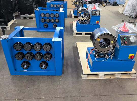 2 Inch Crimping Range Up To 64mm 2.5 Inch Crimping Range Hydraulic Hose Crimping Machine Baton Control System dengan alat cetakan dan rak dan 10 mati yang dapat dipertukarkan