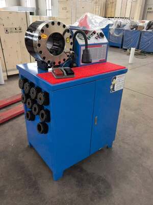 Mesin Crimping Selang Karet 2 "600T 31,5Mpa Model Lebih Tinggi Sistem Kontrol Tombol Warna Biru Tegangan 220V/240V/380V/415V dengan Rentang Crimping 6-51Mm dan 10 Cetakan Yang Dapat Dipertukarkan